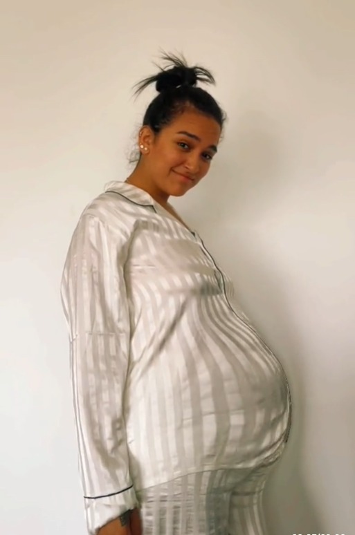 Daniela Darcourt utilizó filtro de TikTok de embarazada. 