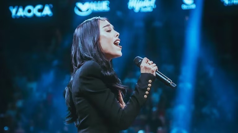 Danna Paola recibió críticas por su interpretación del Himno Nacional Mexicano previo a la pelea de Saúl ‘Canelo’ Álvarez. Fuente: Instagram