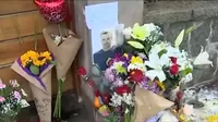 Diego Bertie: dejan flores, velas y mensajes en frontis de la casa del actor