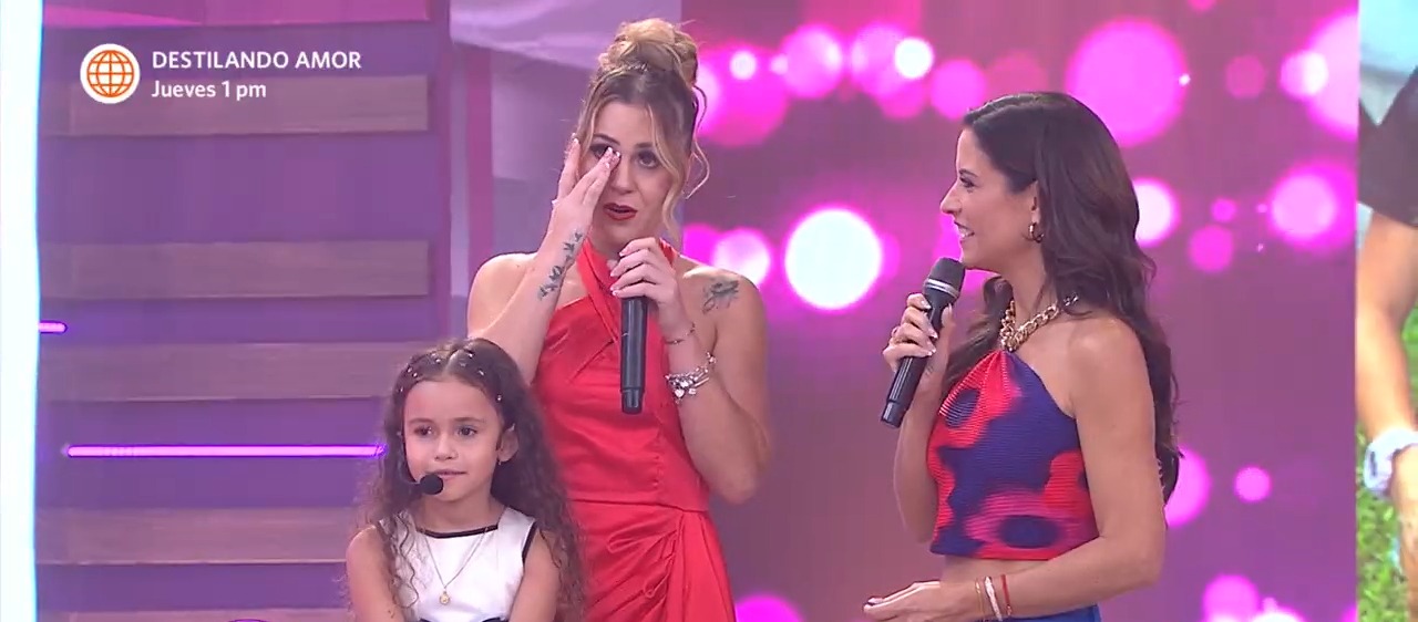 Ducelia Echevarría lloró al oír cantar a su hija Claire en vivo/ Foto: Mande Quien Mande