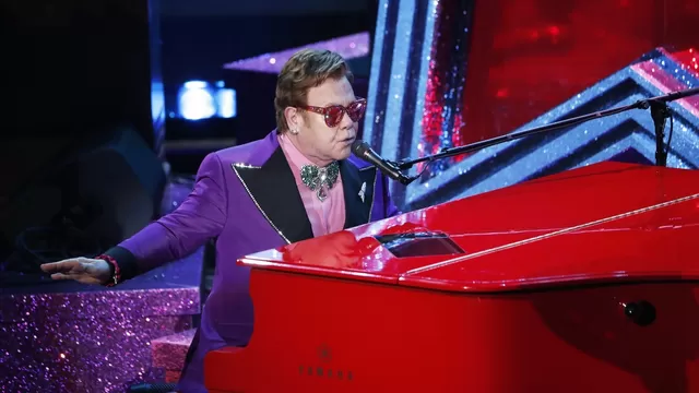  Elton John se solidariza con ucranianos durante concierto y lanza fuerte mensaje a Putin
