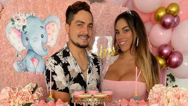 Aída Martínez y su esposo Alfonso Carrasco en el baby shower de su bebé / Fuente: Instagram