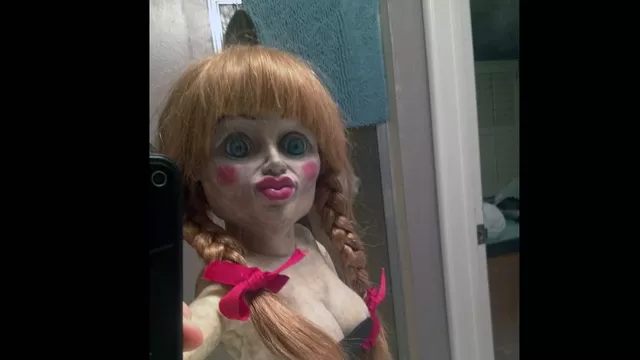 Estos son los mejores selfies de la terrorífica Annabelle
