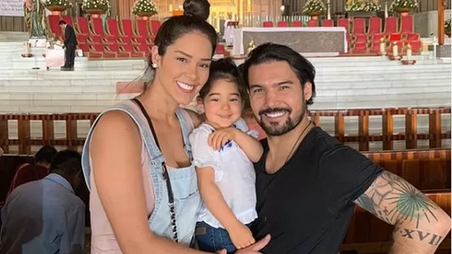 Ezio Oliva acompañado de su esposa e hija. Foto: Instagram