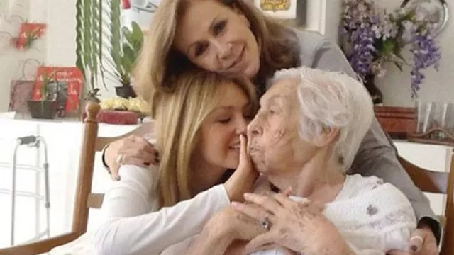  Falleció a los 104 años doña Eva Mange, abuela de Thalía y Laura Zapata. Fuente: Twitter