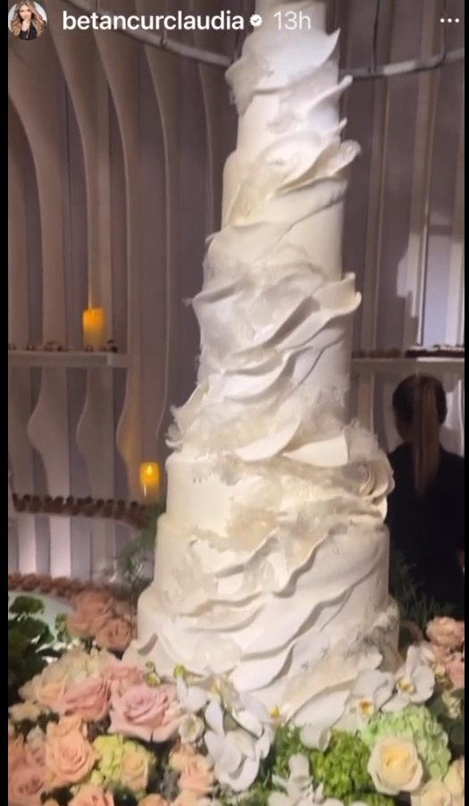 Así fue la torta de la lujosa boda de Fanny Lu con el empresario peruano Mario Brescia/Foto: Instagram