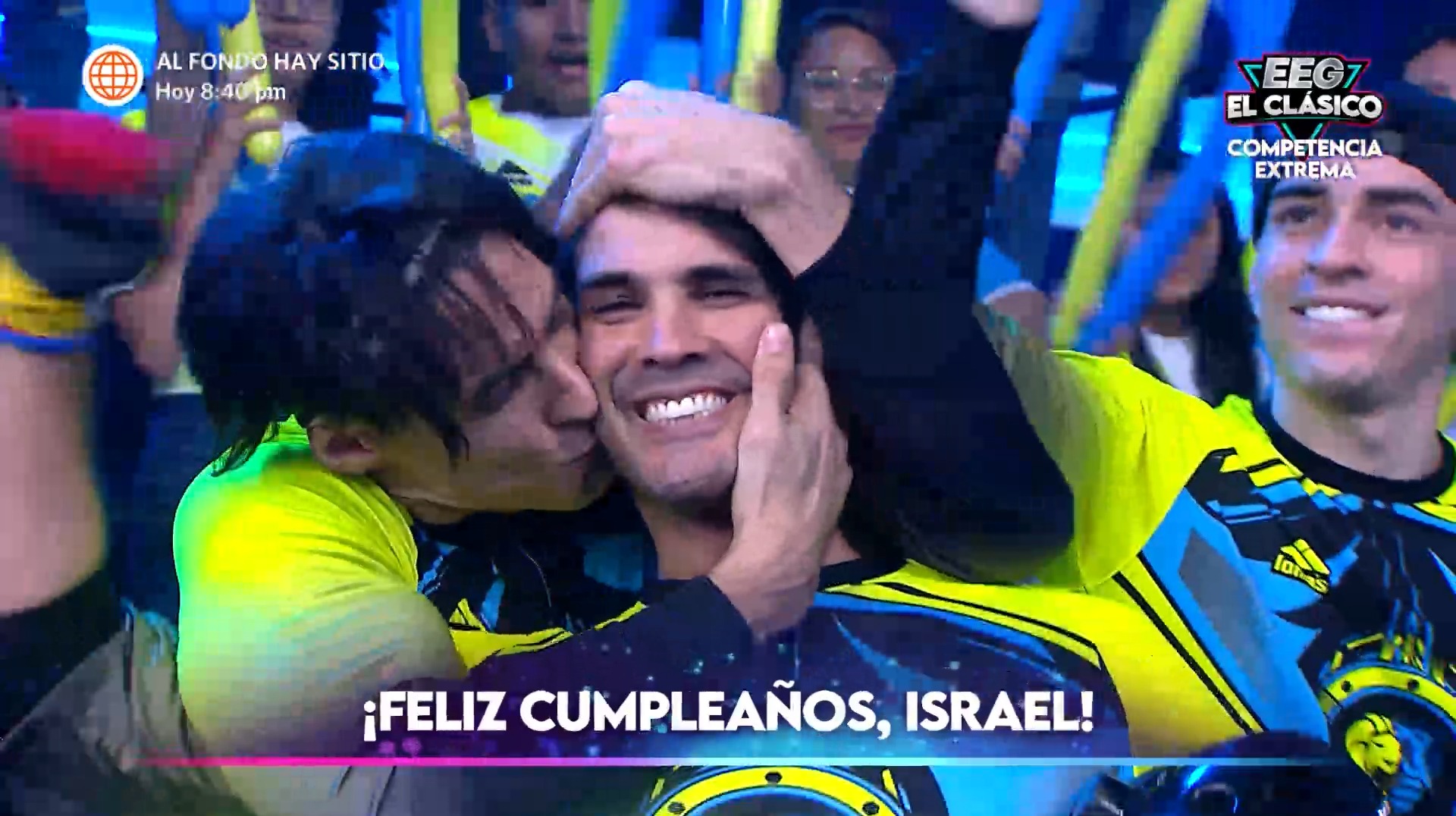 Facundo besó a Israel por su cumpleaños. Foto: América TV