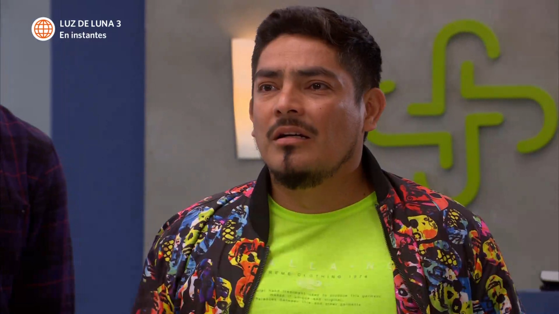Joel llegó a la clínica para preguntar por Charo y se llevó terrible impresión. Fuente: AméricaTV