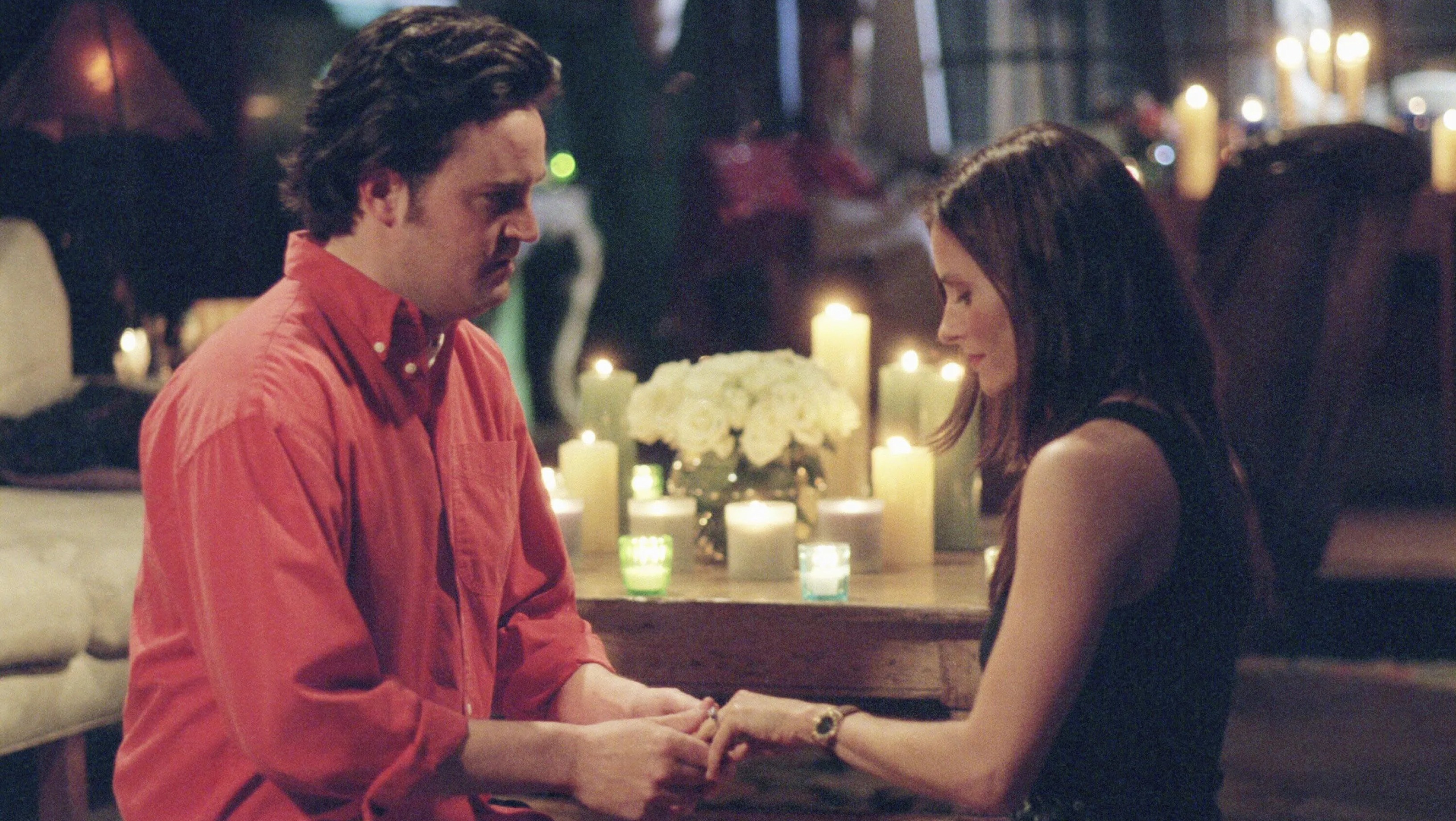 Chandler le pide matrimonio a Monica / Captura 
