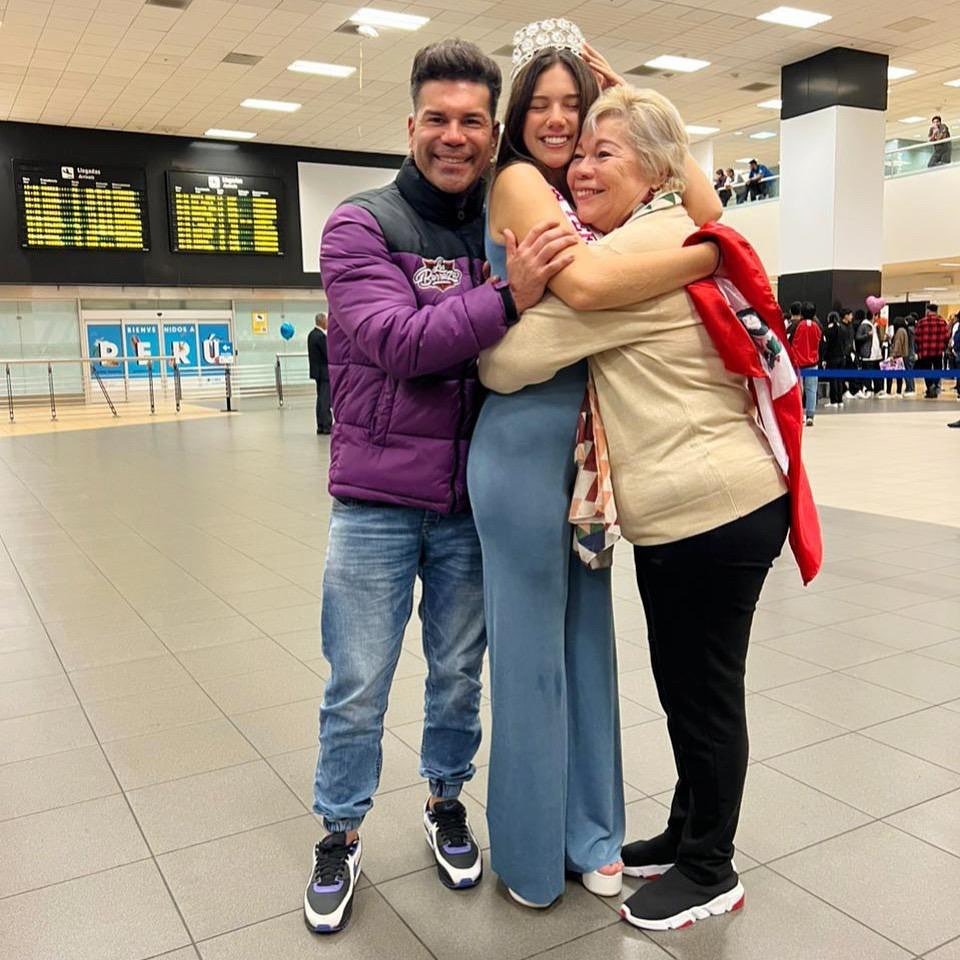 Gaela Barraza y el emotivo reencuentro con su padre 'Tomate' Barraza en el aeropuerto 
