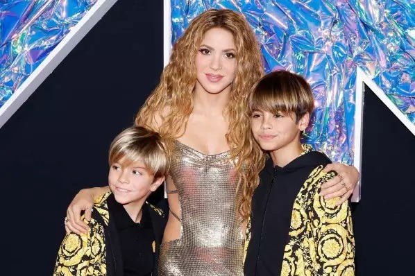 Shakira y sus dos hijos, Milan y Sasha. Fuente: Instagram