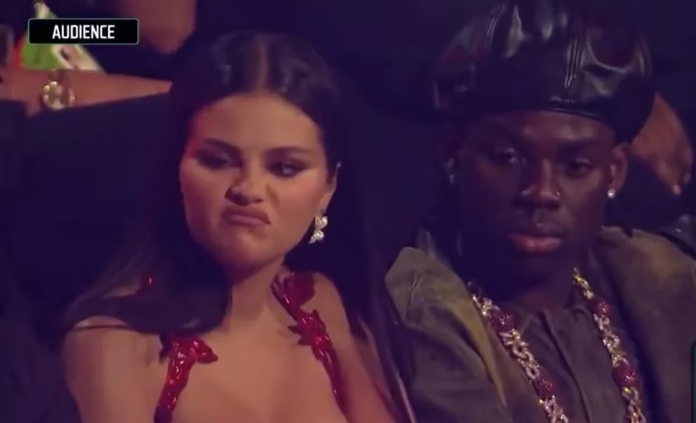 Así reaccionó Selena Gomez al escuchar el nombre de Chris Brown como uno de los nominados en los VMA 2023. Fuente: Twitter