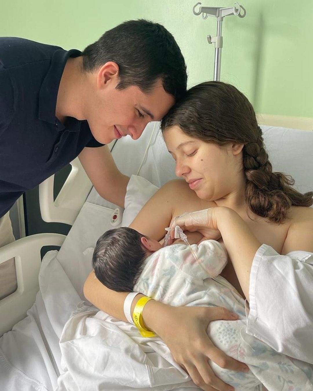 Doris Fundichely y Jaime Luna el día que nació su hija Isabella / Fuente: Instagram