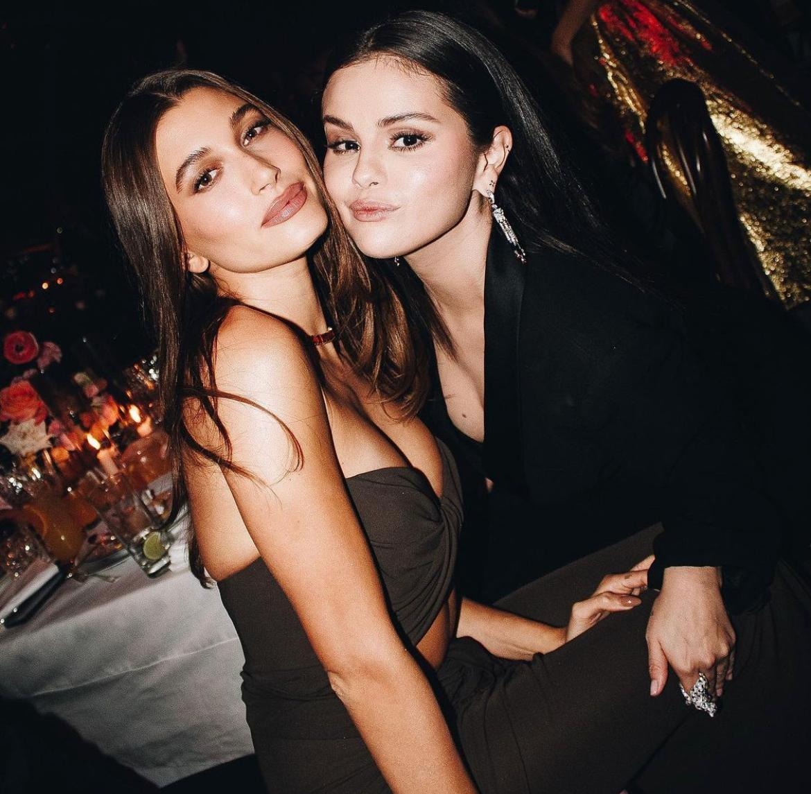 Selena Gomez y Hailey Bieber se tomaron fotos juntas en octubre de 2022.  Fuente: Twitter