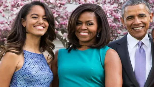 Malia Obama junto a sus padres. Foto: Difusión