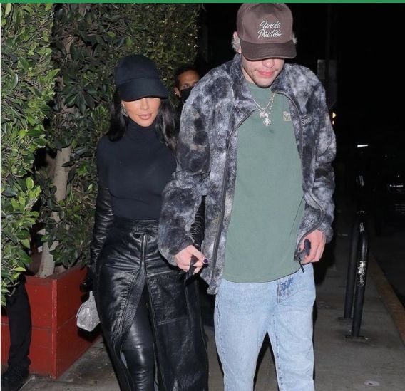 Kanye West promete recuperar a Kim Kardashian mientras ella pasea con su nueva pareja 
