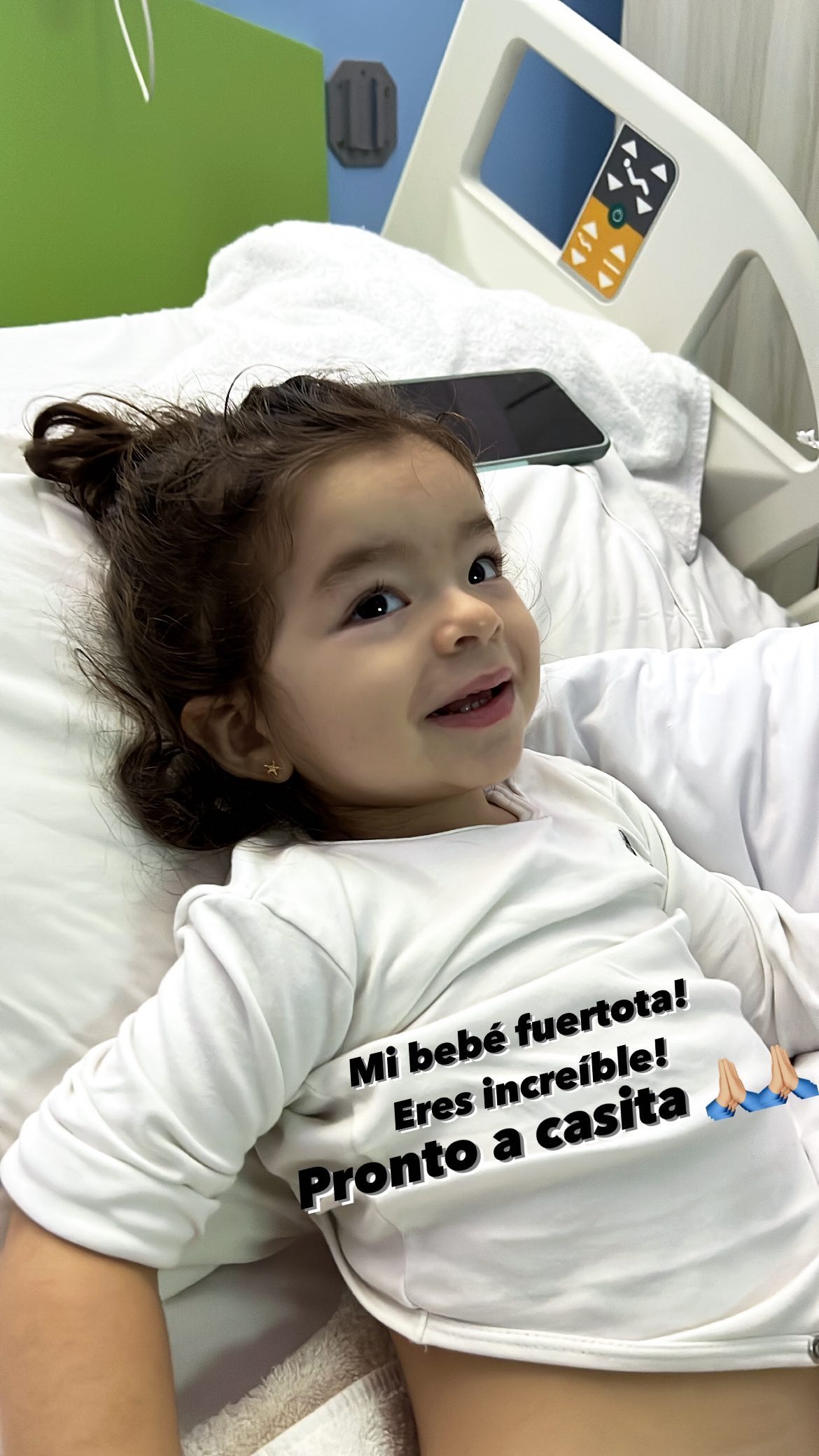 Korina Rivadeneira y Mario Hart felices porque su hija fue dada de alta 