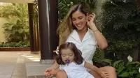 Korina Rivadeneira y su hija Lara protagonizan tierna portada de conocida revista