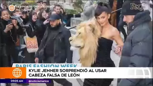 Kylie Jenner desató polémica por lucir un vestido con una cabeza de león en el hombro 