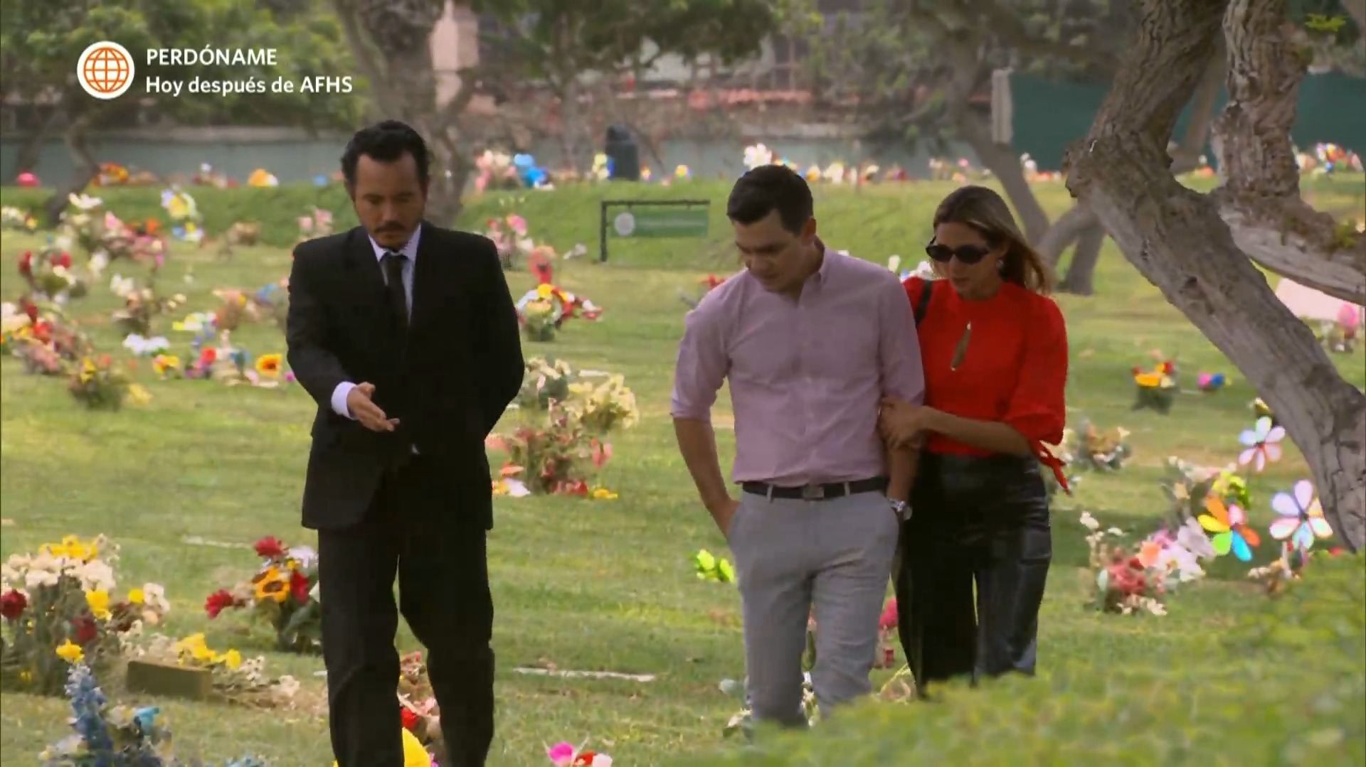 Macarena y Mike buscaron la tumba de Laura Pérez. Fuente: AméricaTV