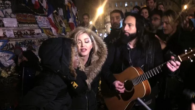 Madonna cantó en homenaje a víctimas de atentados en París