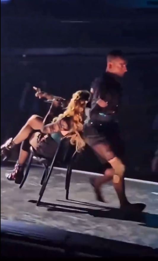 Bailarín de Madonna tropieza durante concierto y caen al piso/Foto: Istagram