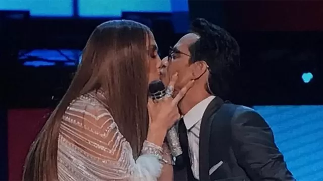Marc Anthony y Jennifer López se besaron en los Grammy Latino 