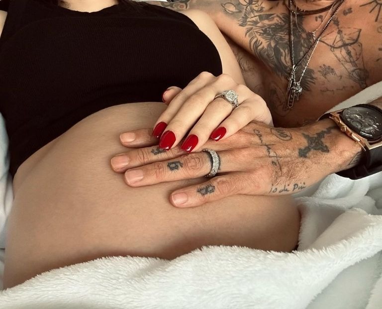 Marc Anthony y Nadia Ferreira confirmaron que esperan su primer hijo con una tierna foto