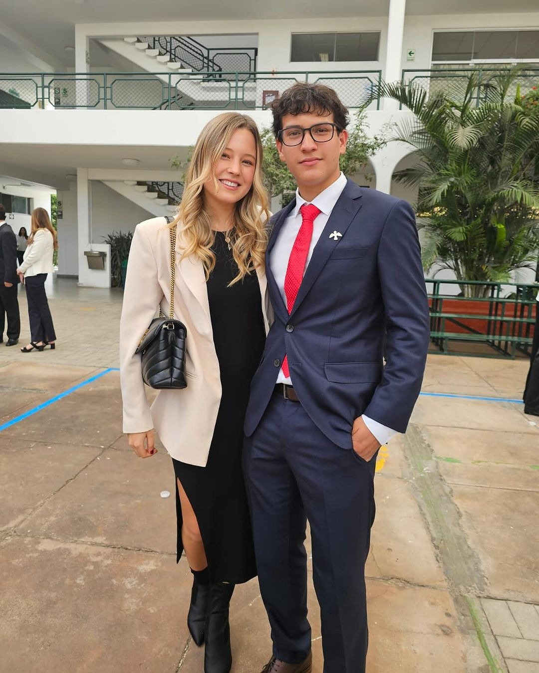 Micaela Bebin, hija de Anna Carina Copello fue la madrina en la confirmación de Samuel Dyer, hijo mayor de María Pía/ Foto: Instagram