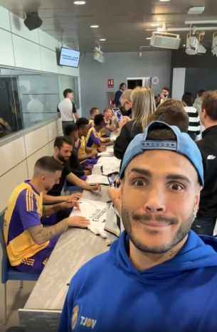 Mario Irivarren emocionado por conocer a los jugadores del Real Madrid. Fuente: Instagram