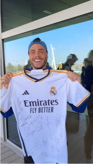 Mario Irivarren logró que todos los jugadores del Real Madrid firmen su camiseta. Fuente: Instagram