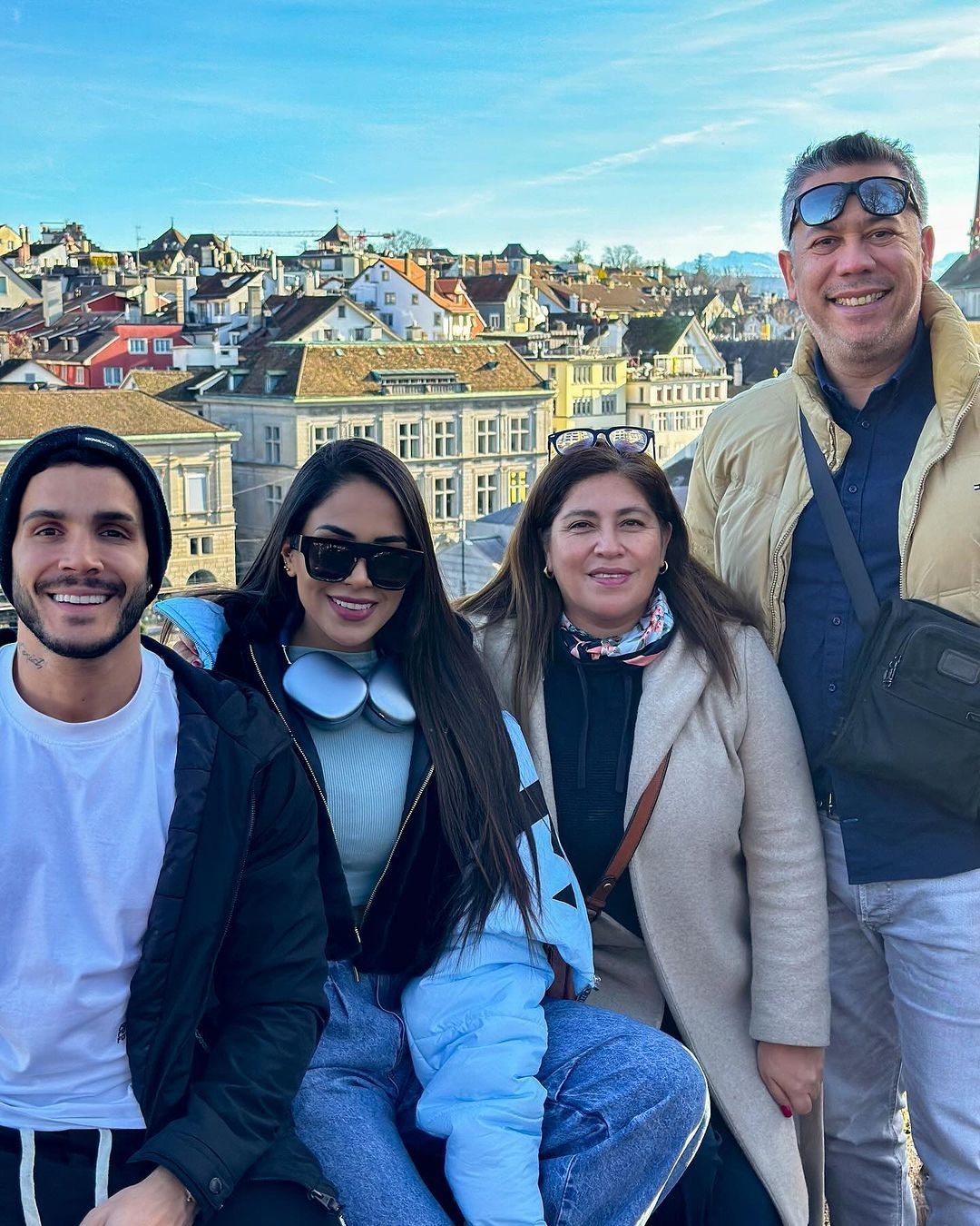 Mario Irivarren, Onelia Molina y sus tíos en Suiza / Instagram