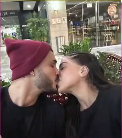 Mario Irivarren y Onelia Molina oficializaron su romance con apasionado beso