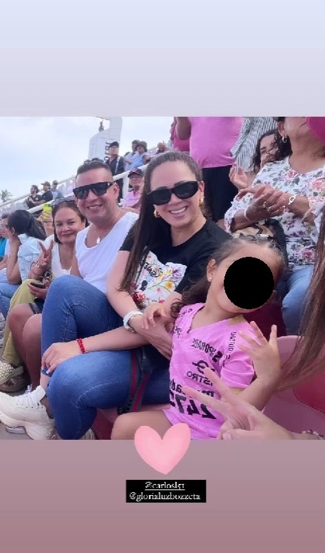 Melissa Klug se lució feliz al lado de su nieta Xianna en el estadio / Instagram