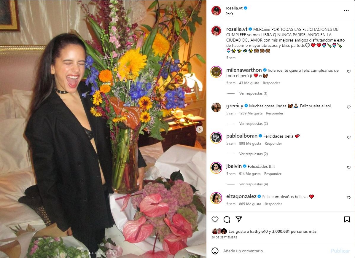 Rosalía recibió su cumpleaños en París, Francia  y ese mismo día Rauw Alejandro estuvo paseando con su hermana y su madre en la Torre Eiffel/Foto: Instagram