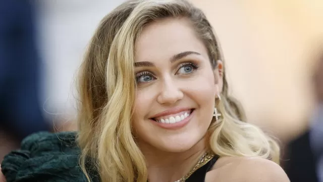 Miley Cyrus confesó que conoció a su actual novio en una cita a ciegas. Foto: AFP