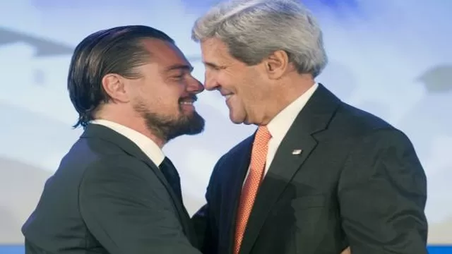 Mira la particular foto de Leonardo Di Caprio y el secretario de estado de Estados Unidos