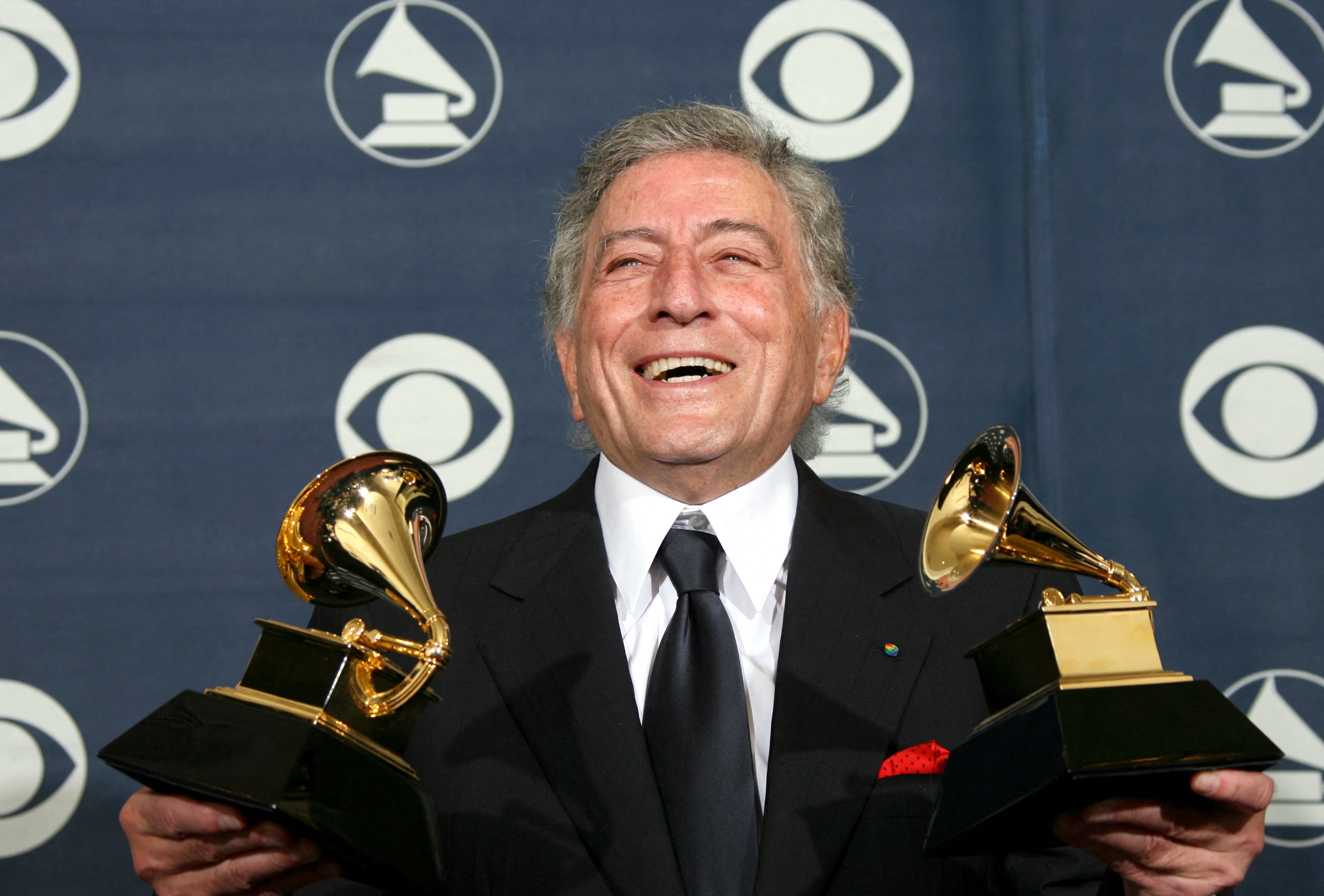Tony Bennett y sus premios Grammy / Foto: AFP