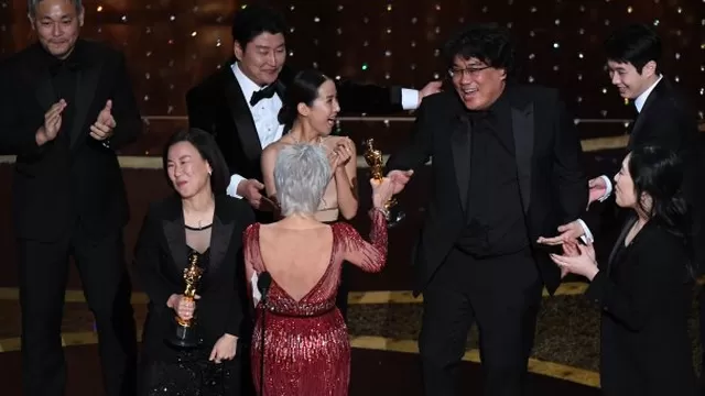 Oscar 2020: Parásitos gana la estatuilla a Mejor Película. Foto: AFP