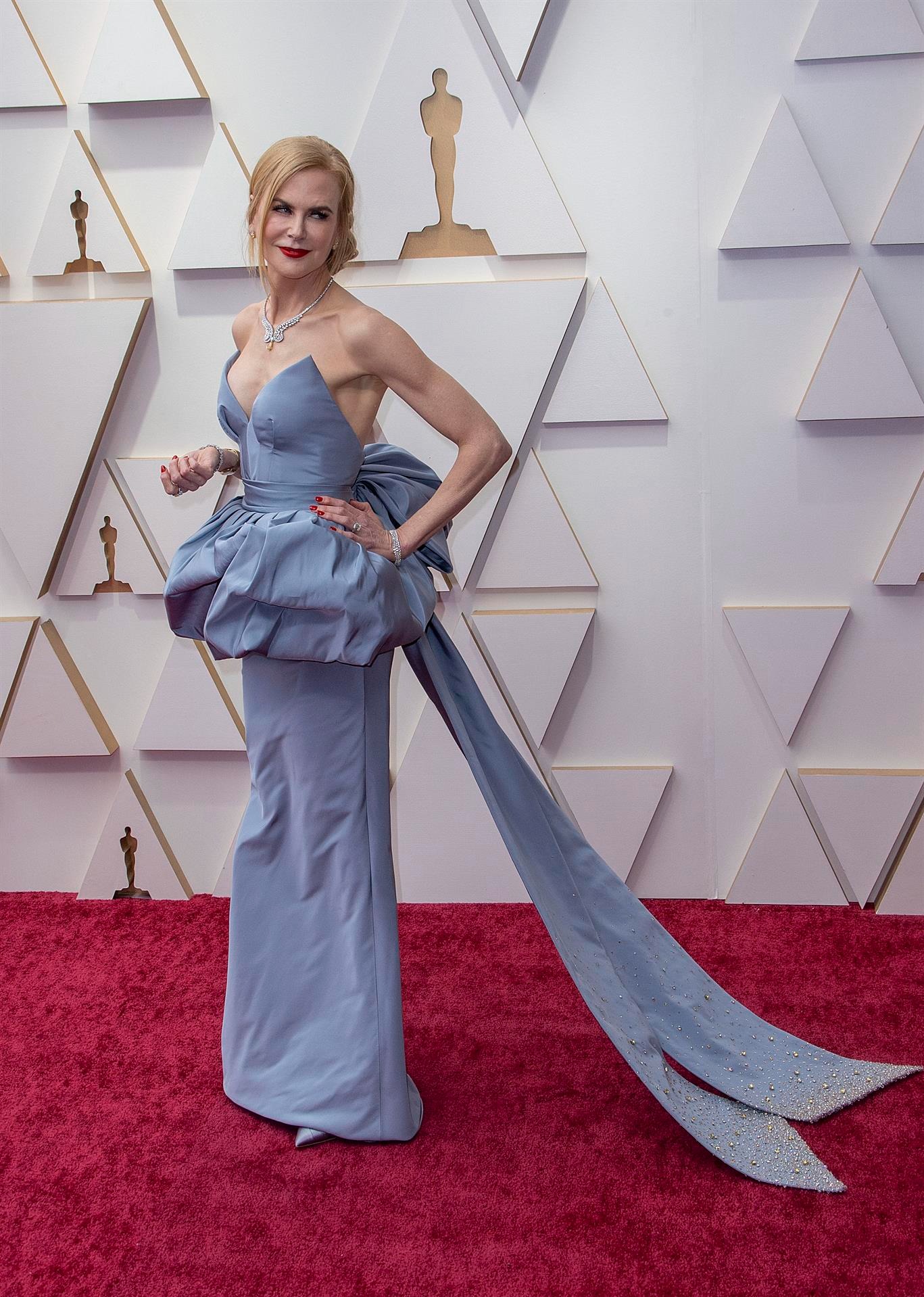  Nicole Kidman posa en la alfombra roja a su llegada a la entrega de los Premios Óscar hoy, en el Teatro Dolby de Los Ángeles, California (EE.UU.). EFE/ Javier Rojas