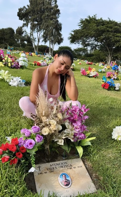 Pamela Franco visitó la tumba de su madre Asunción Viera/Foto: Instagram