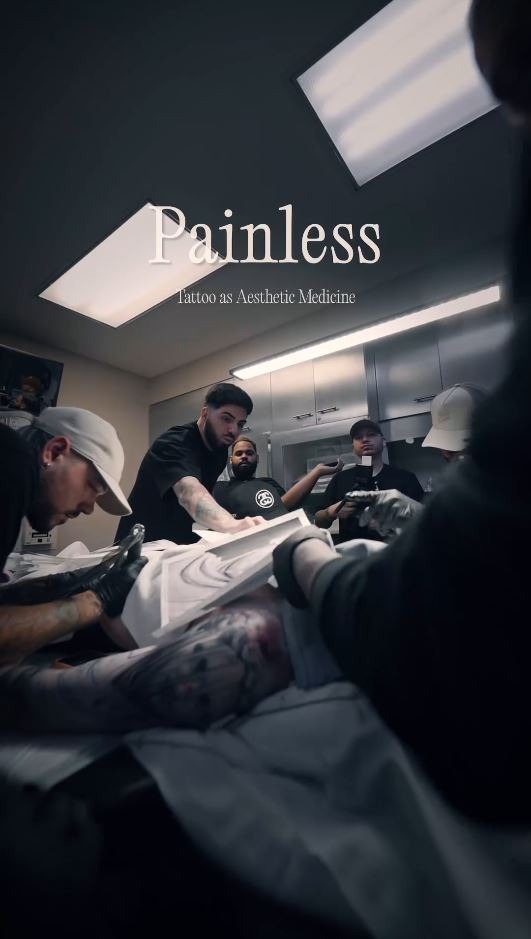 Para realizarse los tatuajes fue necesario que Peso Pluma tenga anestesia general/Foto: Instagram