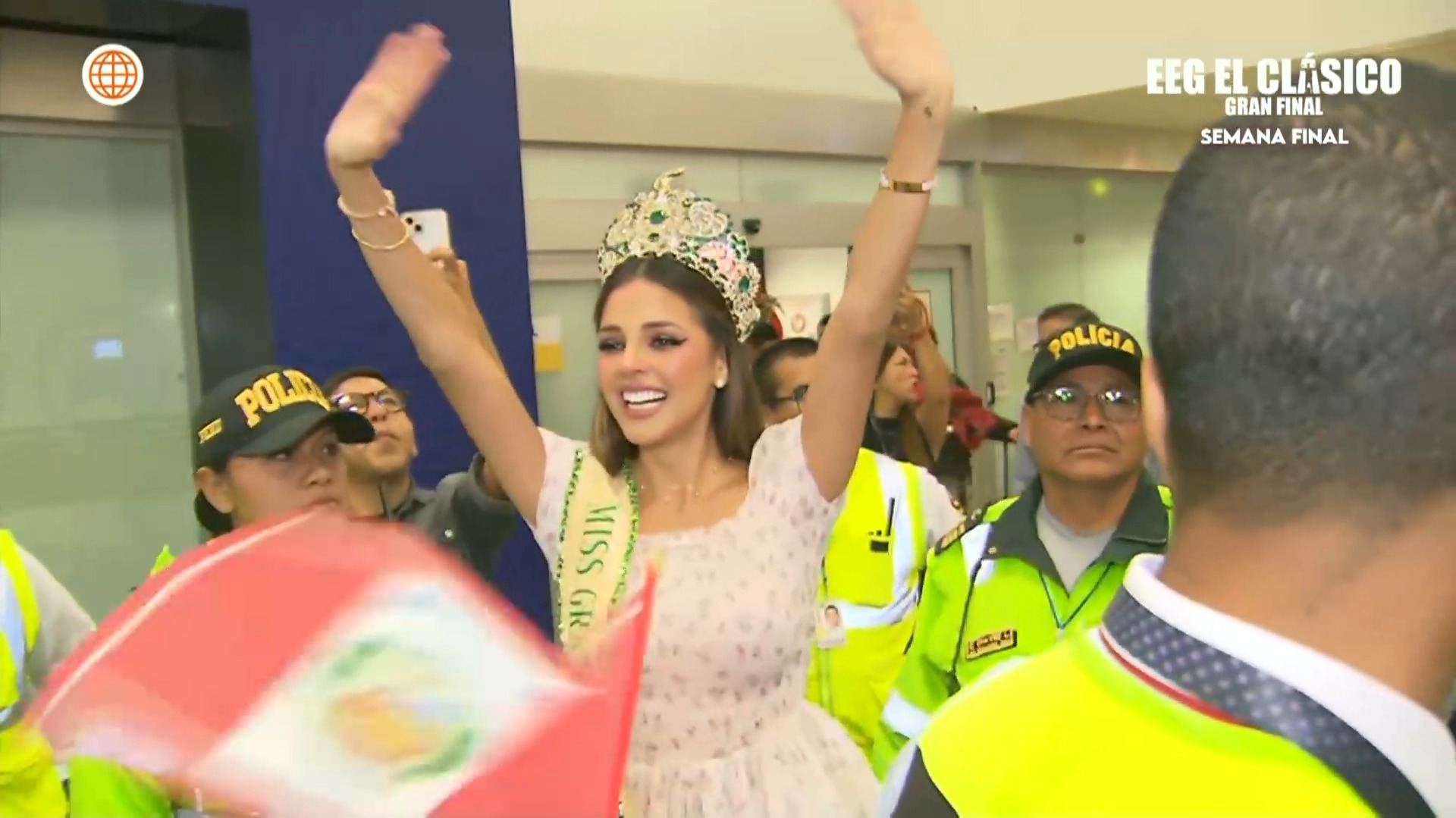 Luciana Fuster tuvo gran recibimiento en el aeropuerto al llegar a Lima. Fuente: AméricaTV