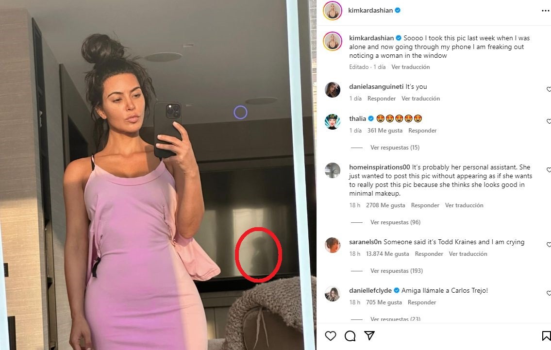 ¡Qué miedo! Kim Kardashian quedó sin palabras por su foto frente al espejo ¿Quién aparece?