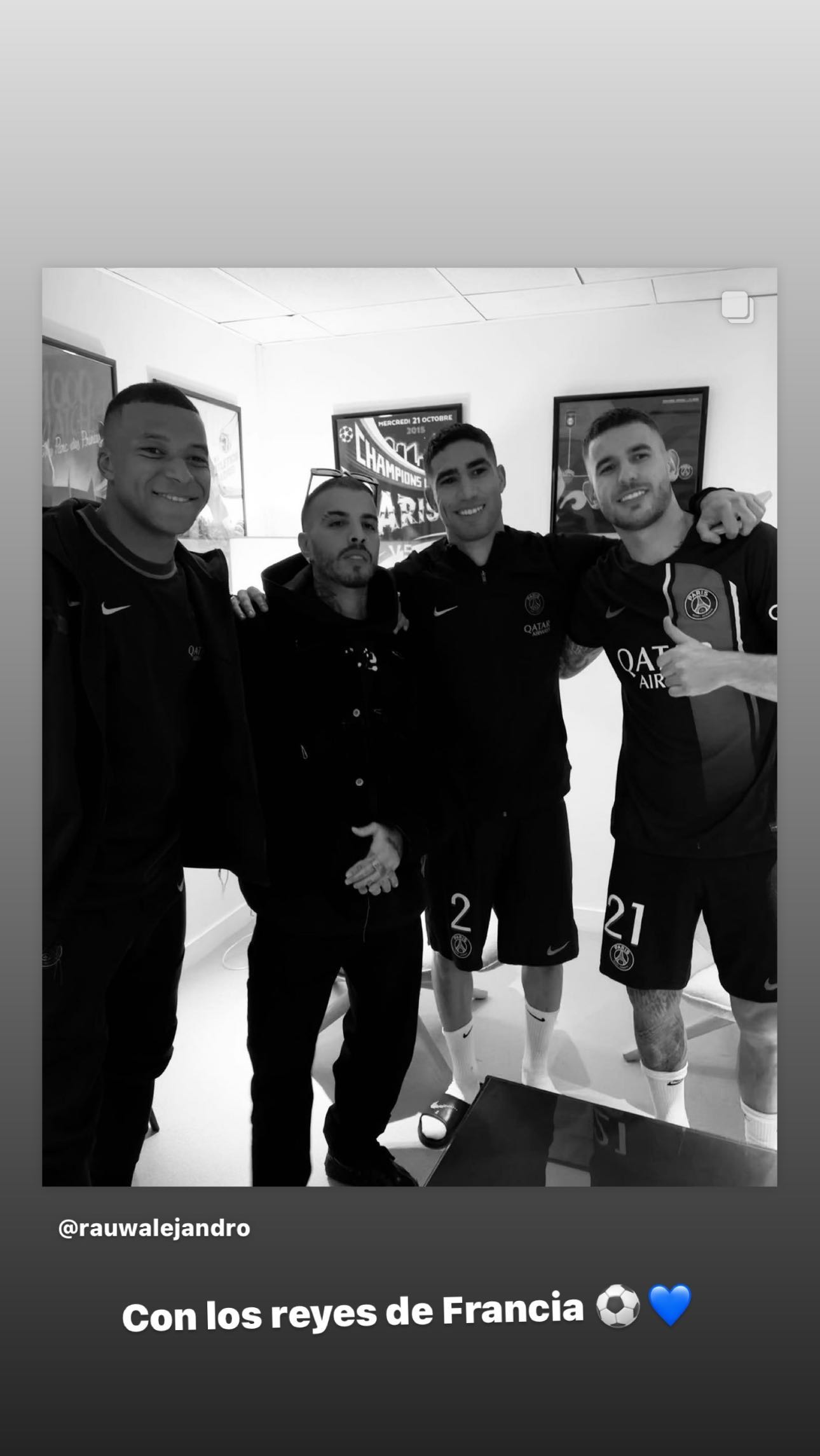  Rauw Alejandro estuvo  con jugadores del París Saint Germain (PSG) / Foto: Instagram