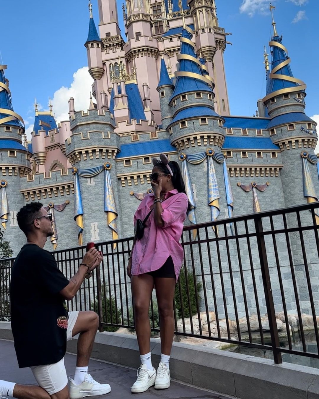 Anthony Aranda le propuso matrimonio a Melissa Paredes en Disney. Fuente: Instagram