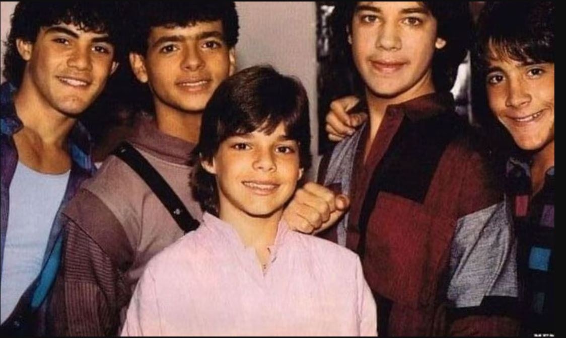 Ricky Martin y los miembros de Menudo generación 1985 / Foto: IG Ricky Martin