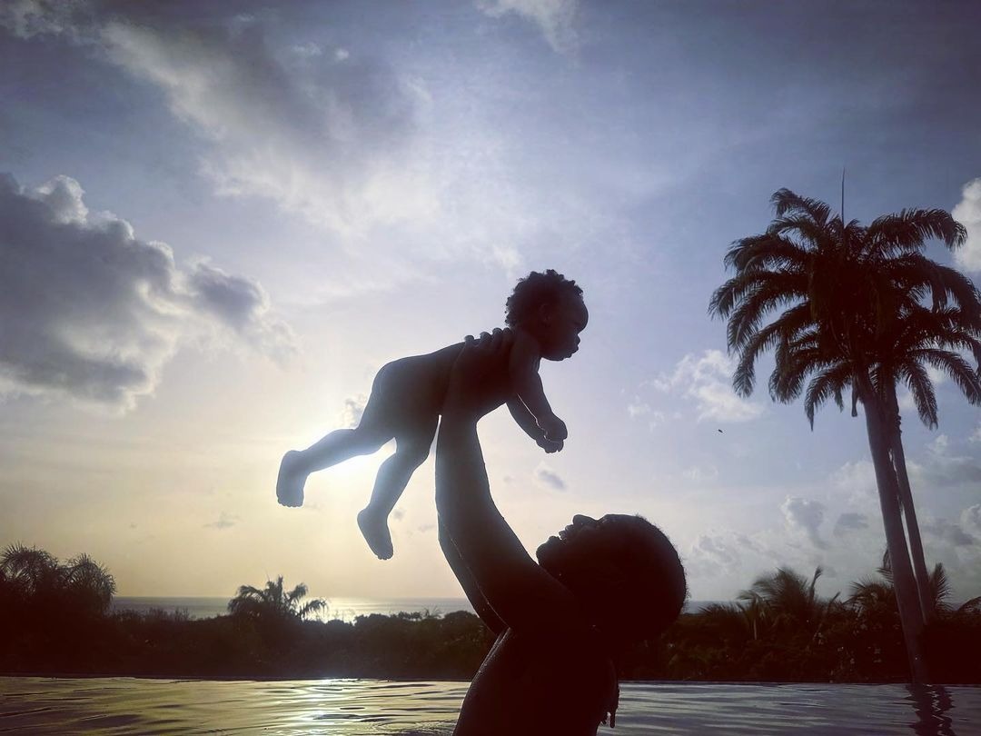Rihanna con su primer bebé / Instagram