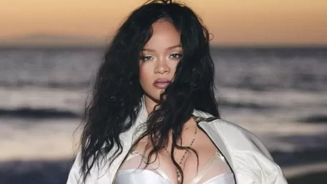 Rihanna lució su avanzado embarazo en sexy sesión de fotos en lencería
