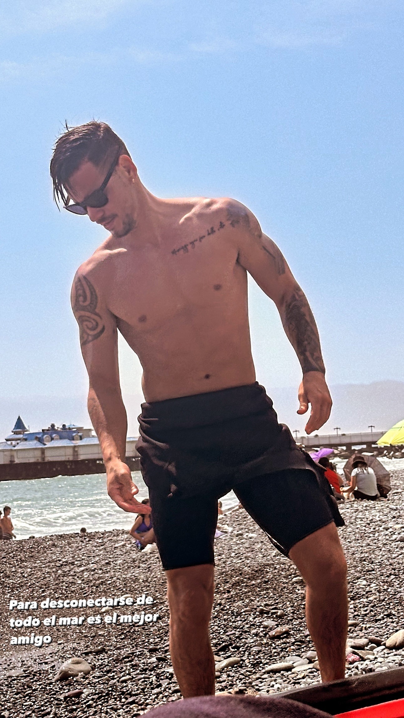 Anthony Aranda disfrutando un día en la playa tras separación de Melissa Paredes. Fuente: Instagram